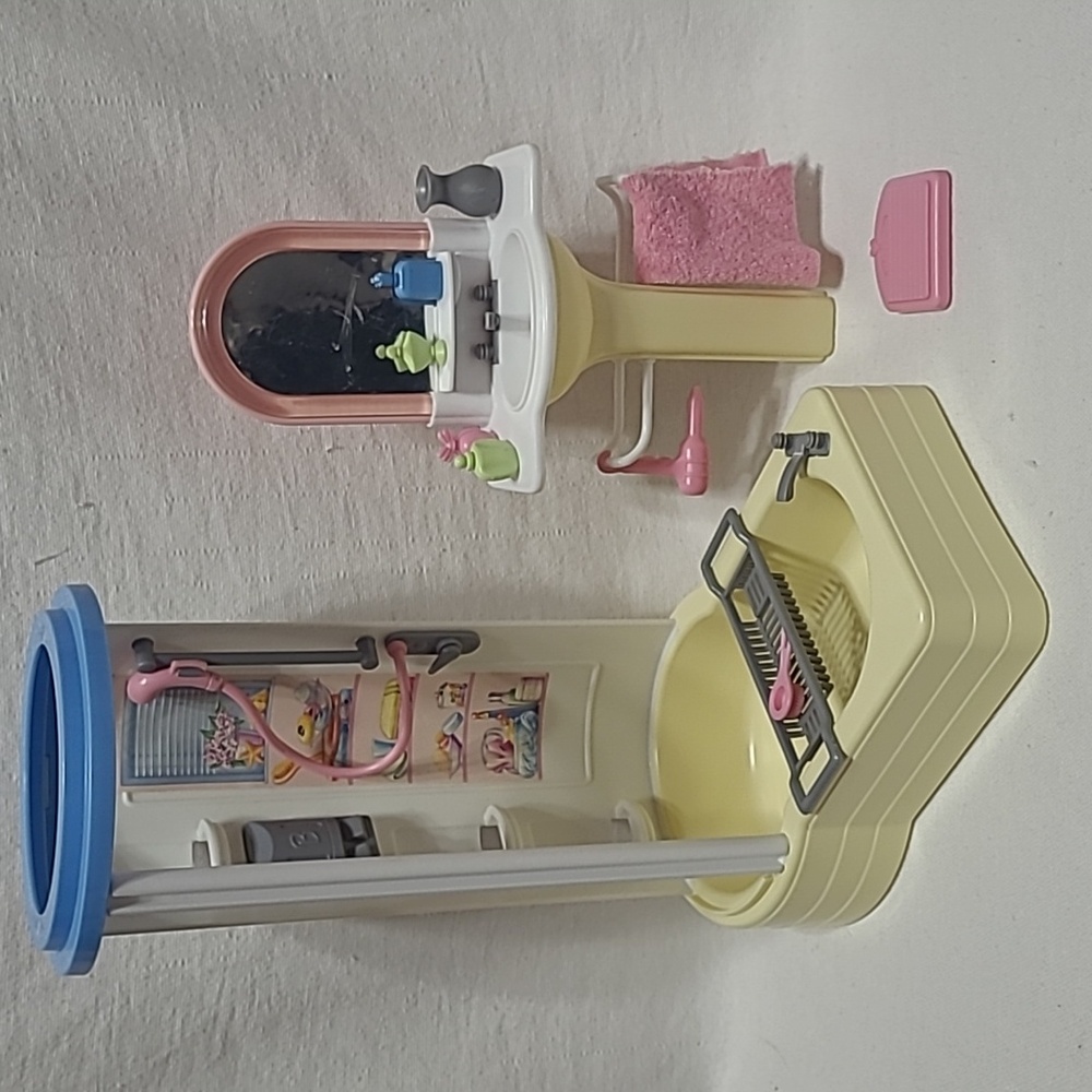 Baebie Doll Year 1999 Light-up Bathroom Playset #67555